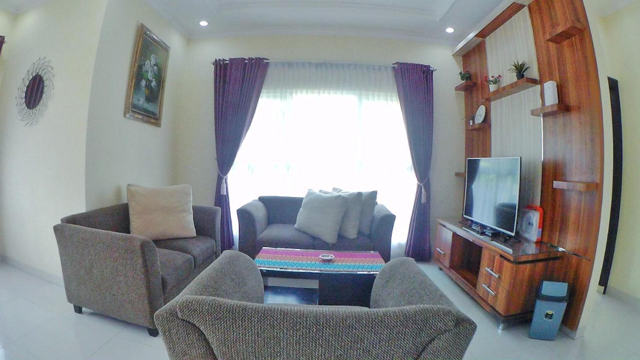 Villa Dira Bogor Exterior foto
